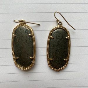 Kendra Scott Elle Gold Drop Earrings in gray
